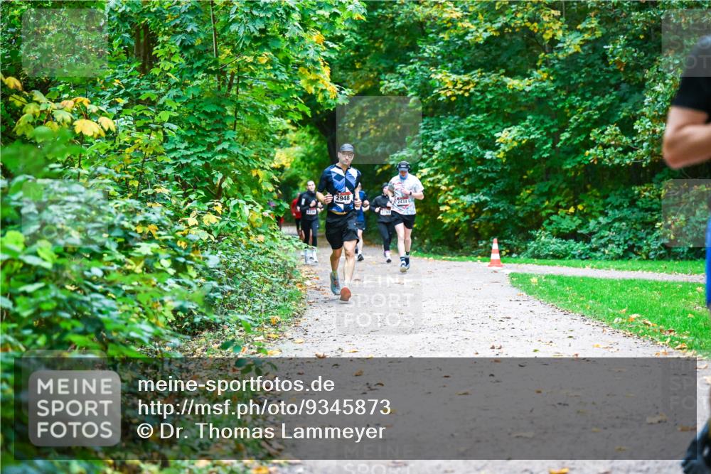 12.10.2025 - Bramfelder Halbmarathon 2025 Dr. Thomas Lammeyer http://msf.ph/oto/9345873 12.10.2025 10:17:49 Laufen 2948, 2793, 2434 meine-sportfotos.de