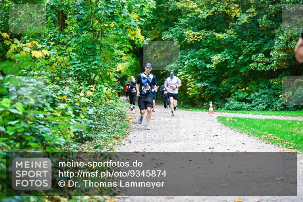 12.10.2025 - Bramfelder Halbmarathon 2025 Dr. Thomas Lammeyer http://msf.ph/oto/9345874 12.10.2025 10:17:49 Laufen 2758, 2948 meine-sportfotos.de