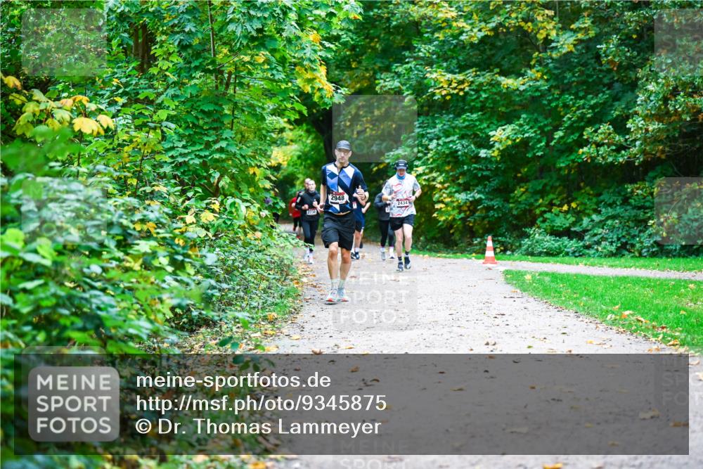 12.10.2025 - Bramfelder Halbmarathon 2025 Dr. Thomas Lammeyer http://msf.ph/oto/9345875 12.10.2025 10:17:49 Laufen 2736, 2948, 2434 meine-sportfotos.de