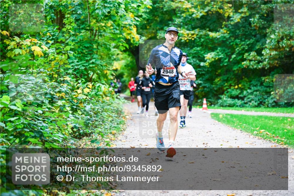 12.10.2025 - Bramfelder Halbmarathon 2025 Dr. Thomas Lammeyer http://msf.ph/oto/9345892 12.10.2025 10:17:52 Laufen 2948, 51, 2434 meine-sportfotos.de