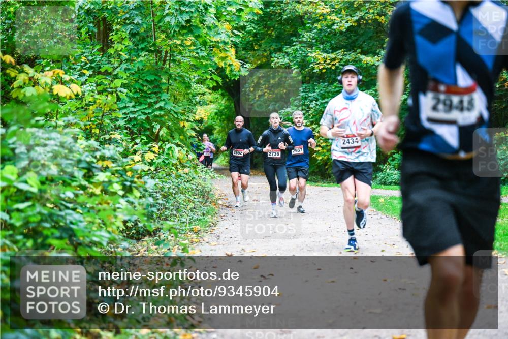 12.10.2025 - Bramfelder Halbmarathon 2025 Dr. Thomas Lammeyer http://msf.ph/oto/9345904 12.10.2025 10:17:53 Laufen 2434, 2692, 2957, 2736, 2945 meine-sportfotos.de
