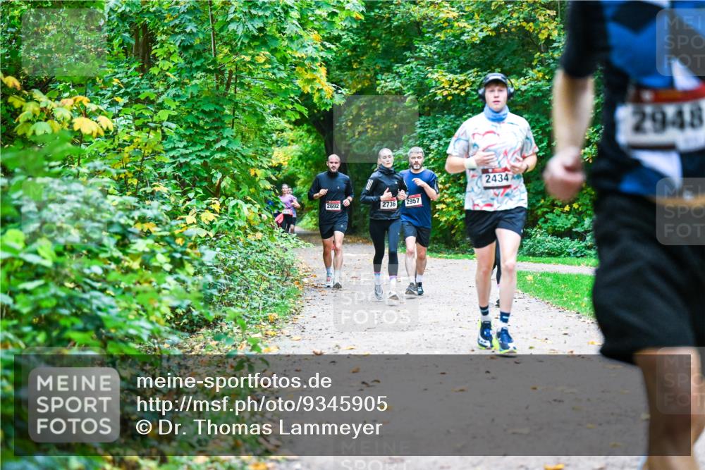12.10.2025 - Bramfelder Halbmarathon 2025 Dr. Thomas Lammeyer http://msf.ph/oto/9345905 12.10.2025 10:17:54 Laufen 2692, 2736, 2957, 2434, 2948 meine-sportfotos.de