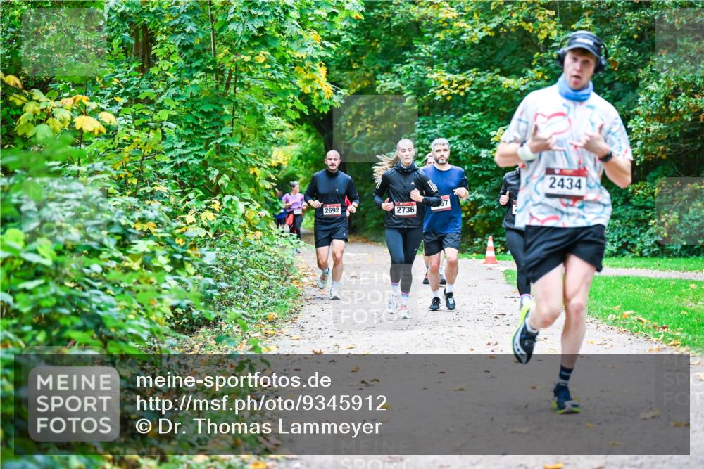 12.10.2025 - Bramfelder Halbmarathon 2025 Dr. Thomas Lammeyer http://msf.ph/oto/9345912 12.10.2025 10:17:54 Laufen 2692, 2736, 2434 meine-sportfotos.de