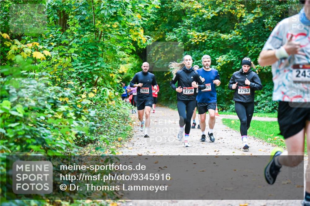 12.10.2025 - Bramfelder Halbmarathon 2025 Dr. Thomas Lammeyer http://msf.ph/oto/9345916 12.10.2025 10:17:55 Laufen 2692, 57, 2736, 2793, 243 meine-sportfotos.de
