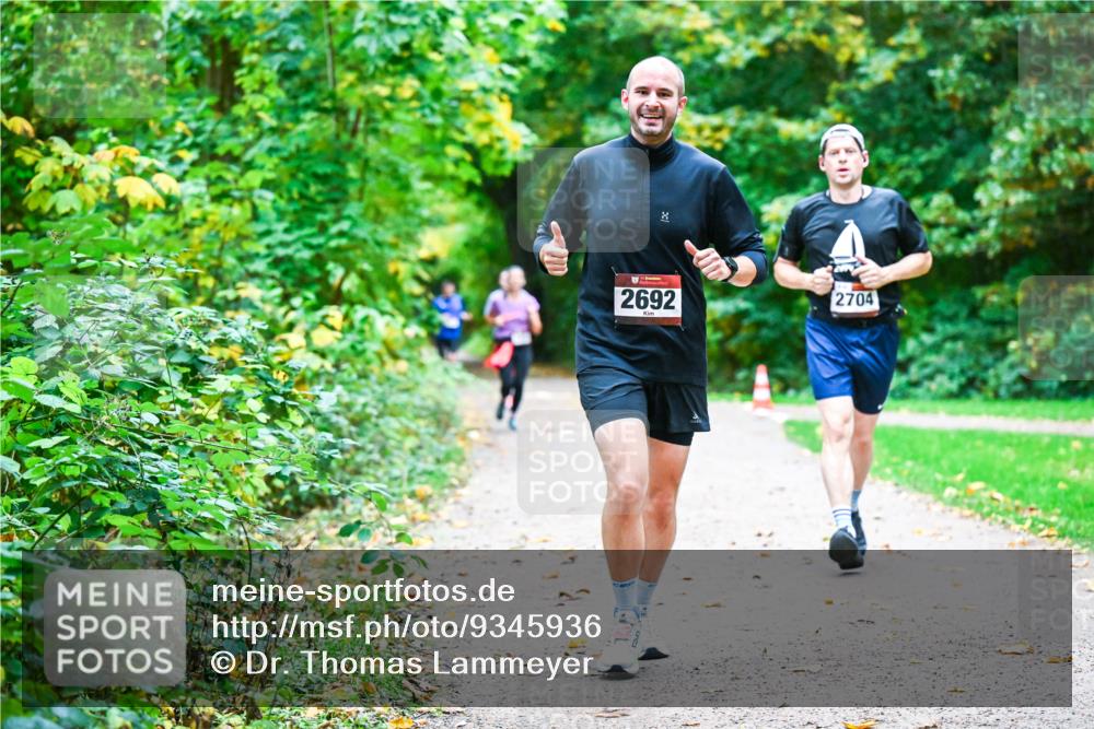 12.10.2025 - Bramfelder Halbmarathon 2025 Dr. Thomas Lammeyer http://msf.ph/oto/9345936 12.10.2025 10:17:58 Laufen 2692, 2704 meine-sportfotos.de