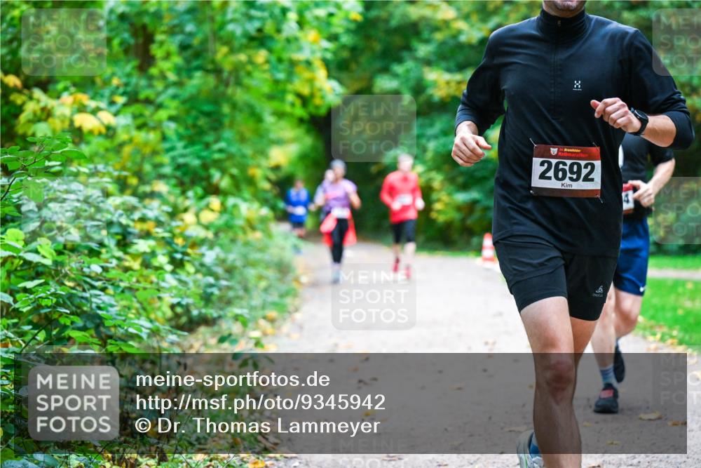 12.10.2025 - Bramfelder Halbmarathon 2025 Dr. Thomas Lammeyer http://msf.ph/oto/9345942 12.10.2025 10:17:59 Laufen 2692 meine-sportfotos.de