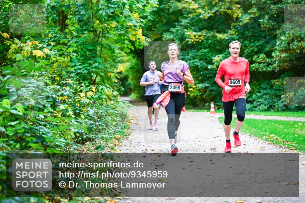 12.10.2025 - Bramfelder Halbmarathon 2025 Dr. Thomas Lammeyer http://msf.ph/oto/9345959 12.10.2025 10:18:03 Laufen 217, 2605, 2459 meine-sportfotos.de