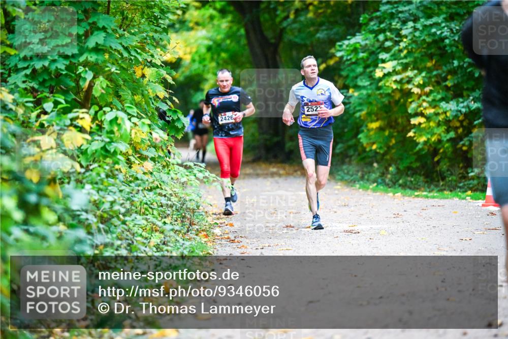 12.10.2025 - Bramfelder Halbmarathon 2025 Dr. Thomas Lammeyer http://msf.ph/oto/9346056 12.10.2025 10:18:33 Laufen 2426, 252 meine-sportfotos.de