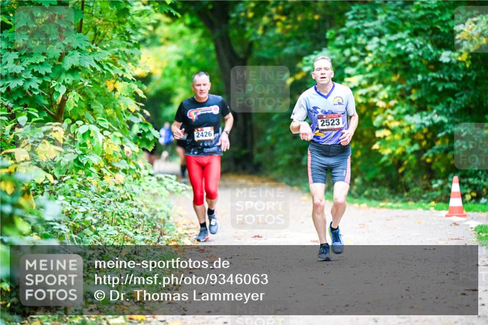 12.10.2025 - Bramfelder Halbmarathon 2025 Dr. Thomas Lammeyer http://msf.ph/oto/9346063 12.10.2025 10:18:34 Laufen 2523, 2426 meine-sportfotos.de