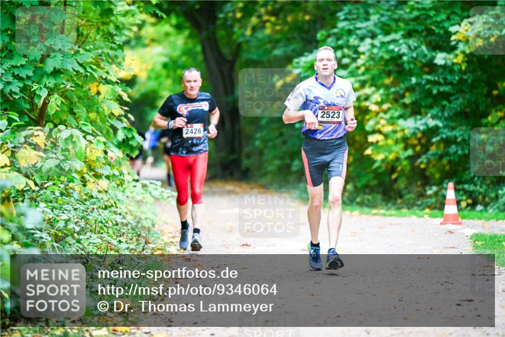 12.10.2025 - Bramfelder Halbmarathon 2025 Dr. Thomas Lammeyer http://msf.ph/oto/9346064 12.10.2025 10:18:34 Laufen 2523, 2426 meine-sportfotos.de
