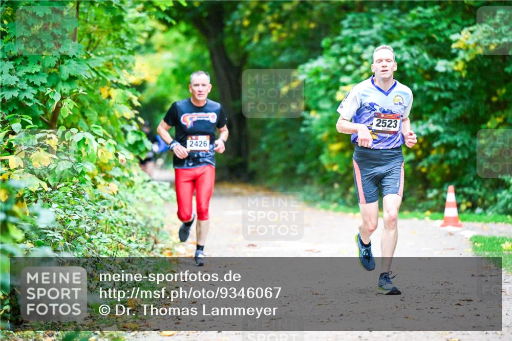 12.10.2025 - Bramfelder Halbmarathon 2025 Dr. Thomas Lammeyer http://msf.ph/oto/9346067 12.10.2025 10:18:35 Laufen 2426, 2523, 1 meine-sportfotos.de