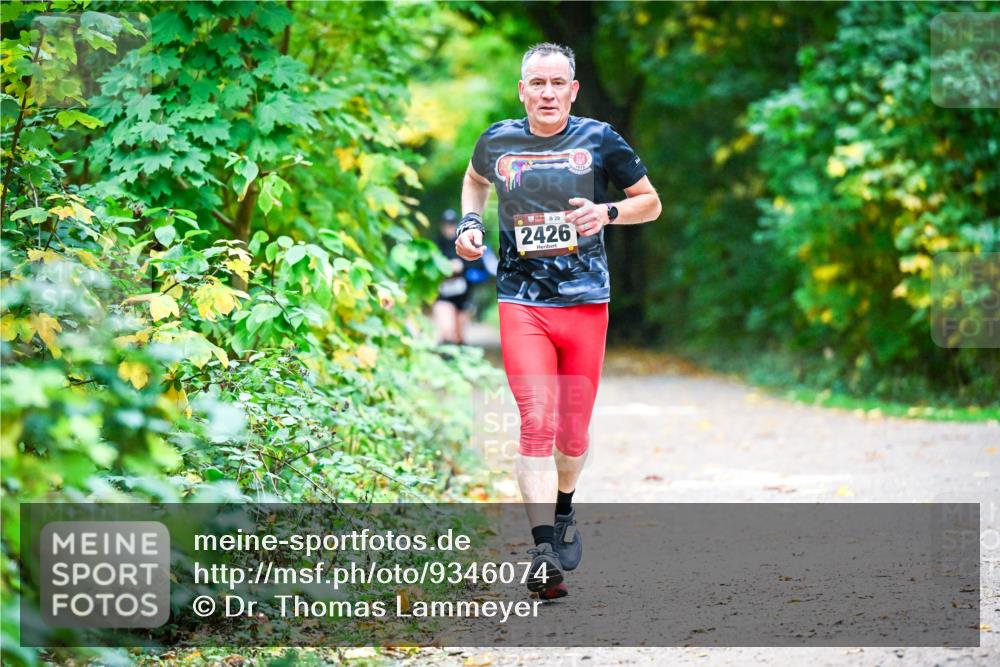 12.10.2025 - Bramfelder Halbmarathon 2025 Dr. Thomas Lammeyer http://msf.ph/oto/9346074 12.10.2025 10:18:37 Laufen 8, 29, 2426 meine-sportfotos.de