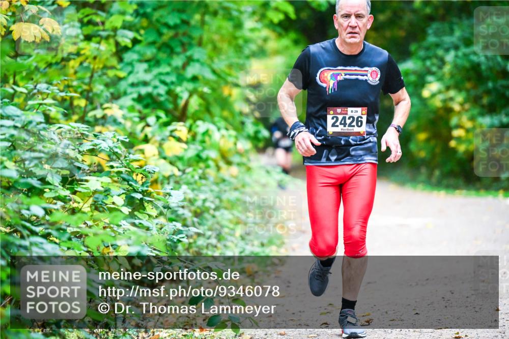 12.10.2025 - Bramfelder Halbmarathon 2025 Dr. Thomas Lammeyer http://msf.ph/oto/9346078 12.10.2025 10:18:39 Laufen 29, 2426 meine-sportfotos.de