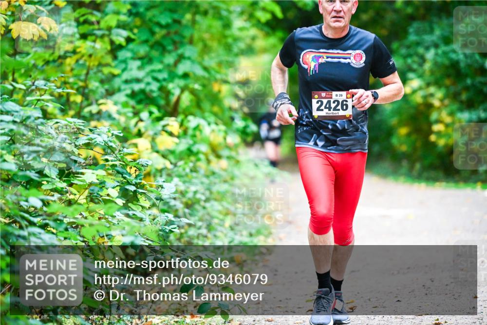 12.10.2025 - Bramfelder Halbmarathon 2025 Dr. Thomas Lammeyer http://msf.ph/oto/9346079 12.10.2025 10:18:39 Laufen 34, 29, 2426, 1910 meine-sportfotos.de