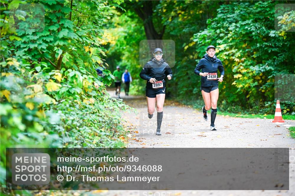 12.10.2025 - Bramfelder Halbmarathon 2025 Dr. Thomas Lammeyer http://msf.ph/oto/9346088 12.10.2025 10:18:43 Laufen 2897, 2438 meine-sportfotos.de