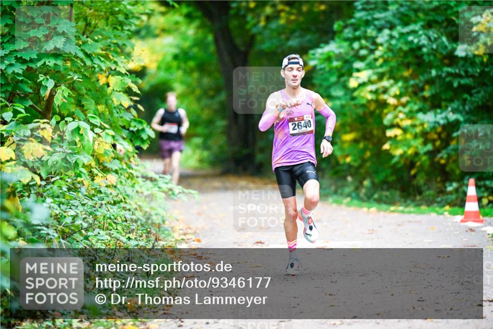 12.10.2025 - Bramfelder Halbmarathon 2025 Dr. Thomas Lammeyer http://msf.ph/oto/9346177 12.10.2025 10:19:06 Laufen 2640 meine-sportfotos.de