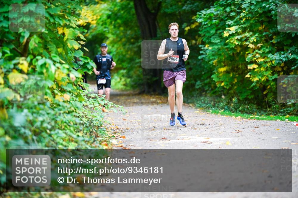 12.10.2025 - Bramfelder Halbmarathon 2025 Dr. Thomas Lammeyer http://msf.ph/oto/9346181 12.10.2025 10:19:10 Laufen 2864 meine-sportfotos.de