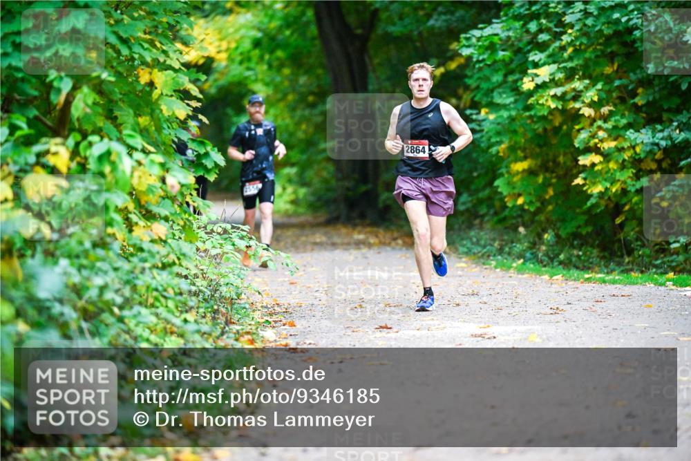 12.10.2025 - Bramfelder Halbmarathon 2025 Dr. Thomas Lammeyer http://msf.ph/oto/9346185 12.10.2025 10:19:11 Laufen 2356, 2864 meine-sportfotos.de
