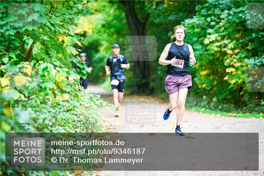 12.10.2025 - Bramfelder Halbmarathon 2025 Dr. Thomas Lammeyer http://msf.ph/oto/9346187 12.10.2025 10:19:12 Laufen 864 meine-sportfotos.de