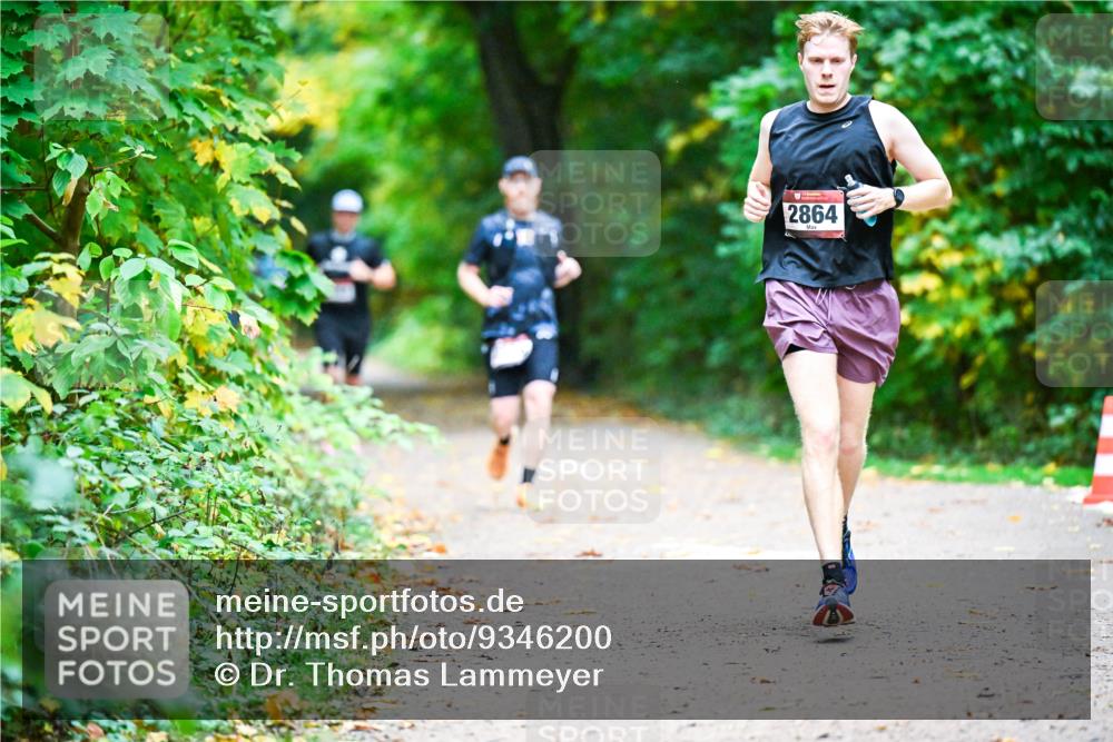 12.10.2025 - Bramfelder Halbmarathon 2025 Dr. Thomas Lammeyer http://msf.ph/oto/9346200 12.10.2025 10:19:14 Laufen 2864 meine-sportfotos.de