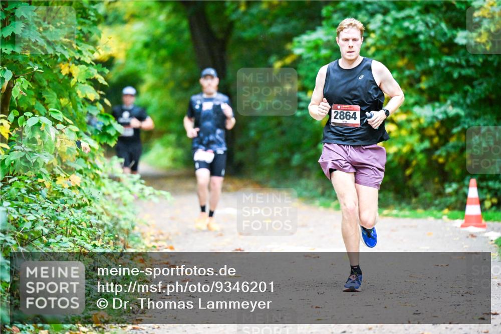 12.10.2025 - Bramfelder Halbmarathon 2025 Dr. Thomas Lammeyer http://msf.ph/oto/9346201 12.10.2025 10:19:14 Laufen 2864 meine-sportfotos.de