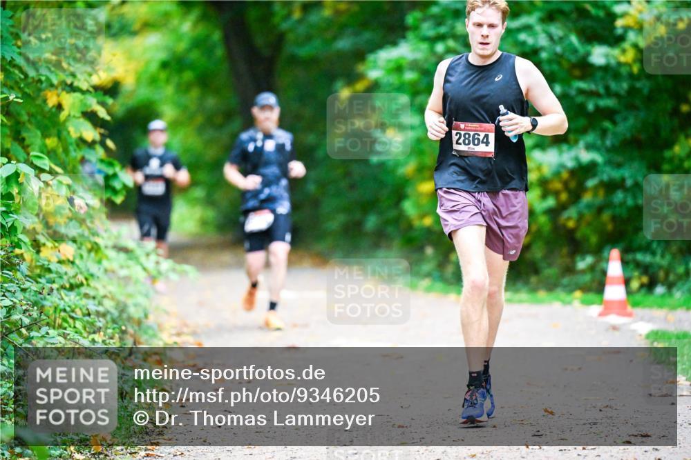12.10.2025 - Bramfelder Halbmarathon 2025 Dr. Thomas Lammeyer http://msf.ph/oto/9346205 12.10.2025 10:19:14 Laufen 2864 meine-sportfotos.de