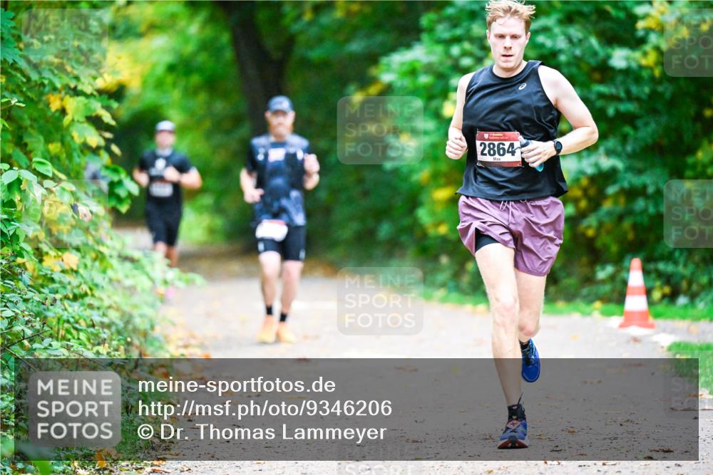 12.10.2025 - Bramfelder Halbmarathon 2025 Dr. Thomas Lammeyer http://msf.ph/oto/9346206 12.10.2025 10:19:15 Laufen 2864 meine-sportfotos.de