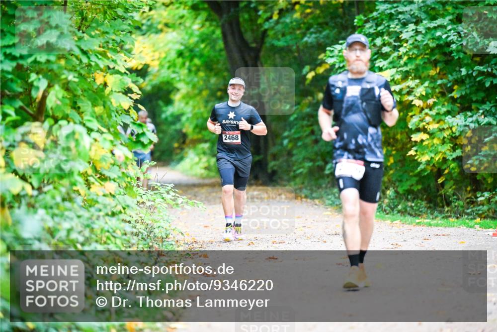 12.10.2025 - Bramfelder Halbmarathon 2025 Dr. Thomas Lammeyer http://msf.ph/oto/9346220 12.10.2025 10:19:17 Laufen 2468 meine-sportfotos.de