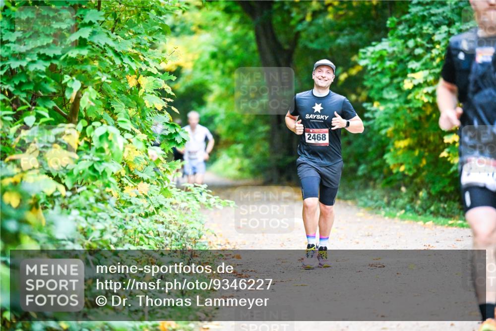 12.10.2025 - Bramfelder Halbmarathon 2025 Dr. Thomas Lammeyer http://msf.ph/oto/9346227 12.10.2025 10:19:19 Laufen 2468 meine-sportfotos.de