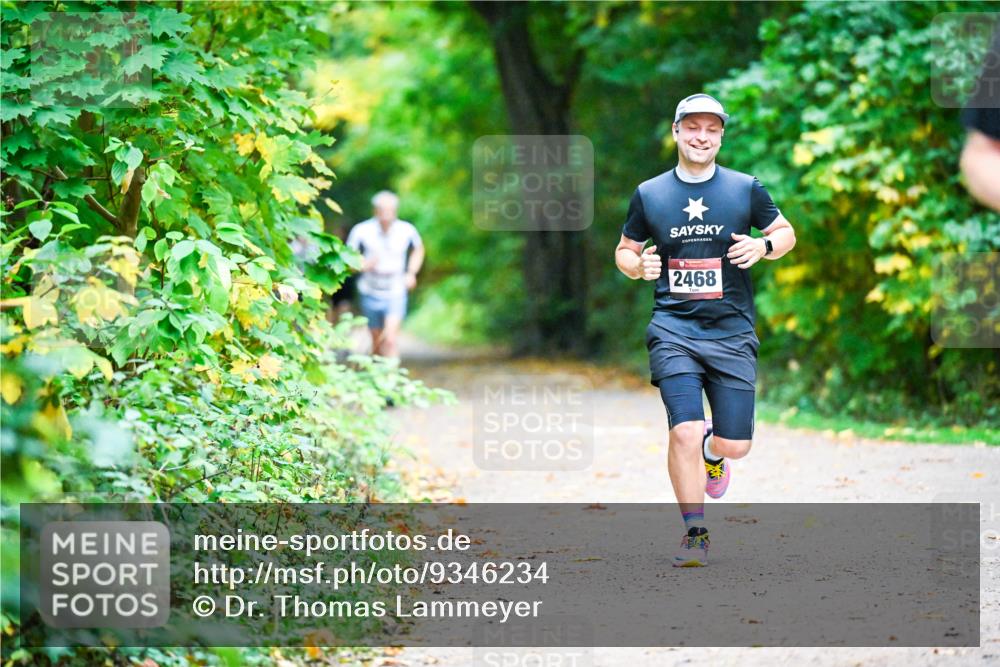 12.10.2025 - Bramfelder Halbmarathon 2025 Dr. Thomas Lammeyer http://msf.ph/oto/9346234 12.10.2025 10:19:20 Laufen 2468 meine-sportfotos.de