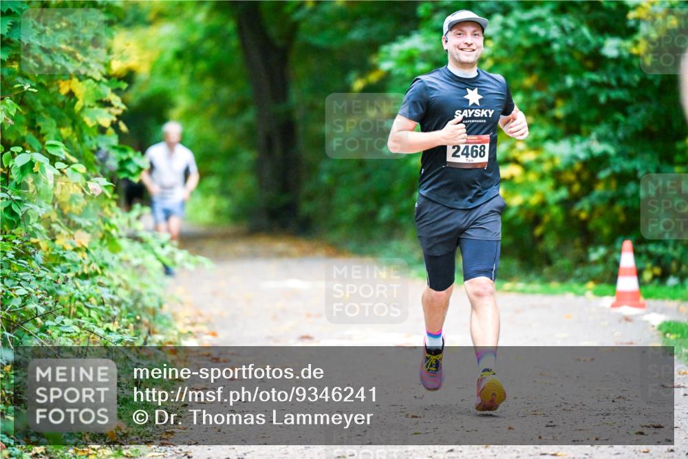 12.10.2025 - Bramfelder Halbmarathon 2025 Dr. Thomas Lammeyer http://msf.ph/oto/9346241 12.10.2025 10:19:21 Laufen 2468 meine-sportfotos.de