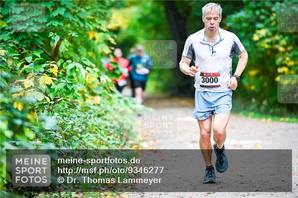 12.10.2025 - Bramfelder Halbmarathon 2025 Dr. Thomas Lammeyer http://msf.ph/oto/9346277 12.10.2025 10:19:30 Laufen 3000 meine-sportfotos.de