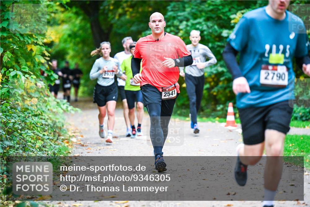 12.10.2025 - Bramfelder Halbmarathon 2025 Dr. Thomas Lammeyer http://msf.ph/oto/9346305 12.10.2025 10:19:40 Laufen 2970, 2541, 21, 25, 2790 meine-sportfotos.de
