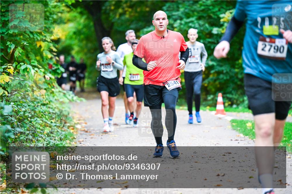 12.10.2025 - Bramfelder Halbmarathon 2025 Dr. Thomas Lammeyer http://msf.ph/oto/9346307 12.10.2025 10:19:40 Laufen 7970, 1517, 2541, 2790 meine-sportfotos.de