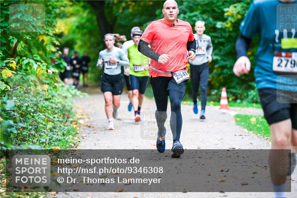 12.10.2025 - Bramfelder Halbmarathon 2025 Dr. Thomas Lammeyer http://msf.ph/oto/9346308 12.10.2025 10:19:41 Laufen 2617, 2541, 279 meine-sportfotos.de