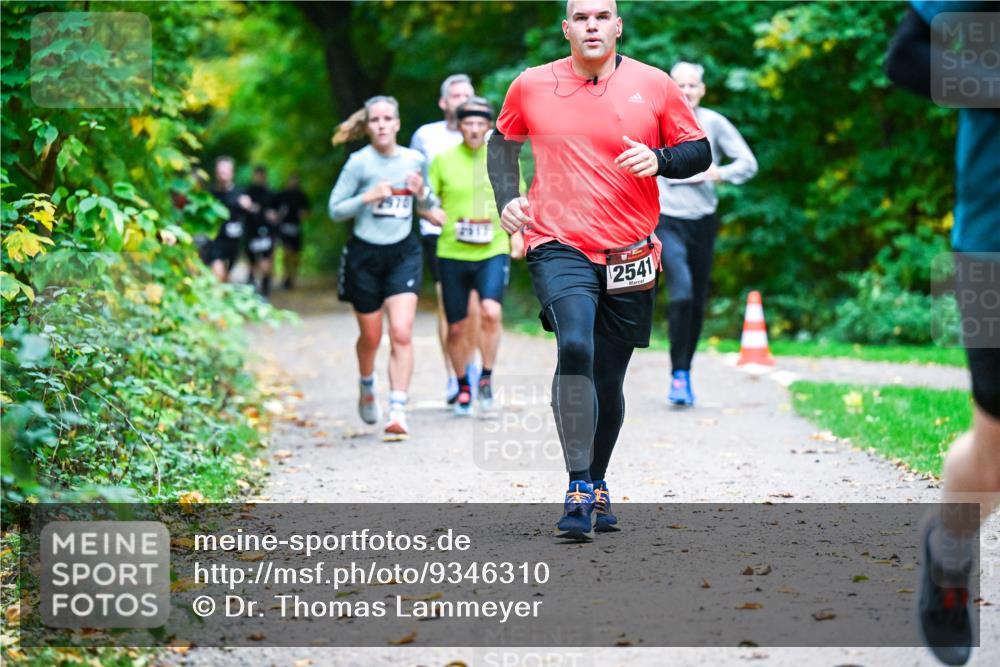 12.10.2025 - Bramfelder Halbmarathon 2025 Dr. Thomas Lammeyer http://msf.ph/oto/9346310 12.10.2025 10:19:41 Laufen 2541 meine-sportfotos.de