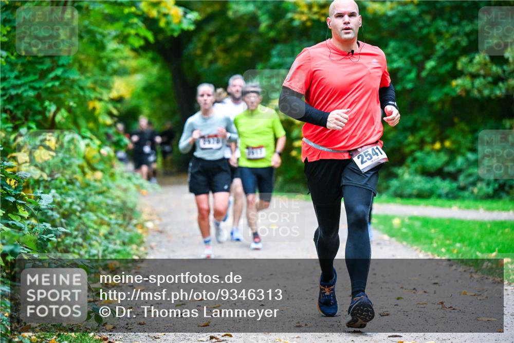 12.10.2025 - Bramfelder Halbmarathon 2025 Dr. Thomas Lammeyer http://msf.ph/oto/9346313 12.10.2025 10:19:42 Laufen 7470, 2541 meine-sportfotos.de