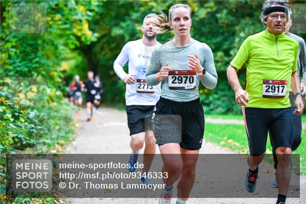 12.10.2025 - Bramfelder Halbmarathon 2025 Dr. Thomas Lammeyer http://msf.ph/oto/9346333 12.10.2025 10:19:46 Laufen 2713, 34, 2970, 77, 2917 meine-sportfotos.de