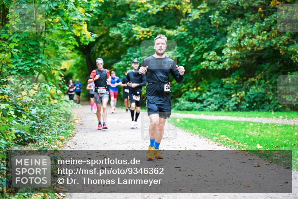 12.10.2025 - Bramfelder Halbmarathon 2025 Dr. Thomas Lammeyer http://msf.ph/oto/9346362 12.10.2025 10:19:51 Laufen 2685 meine-sportfotos.de