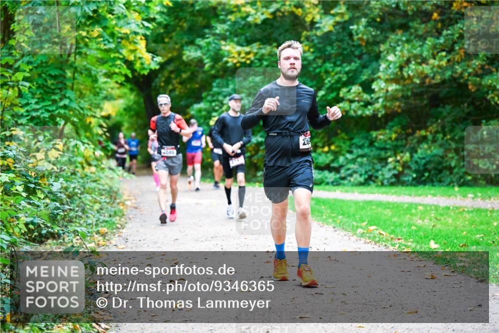 12.10.2025 - Bramfelder Halbmarathon 2025 Dr. Thomas Lammeyer http://msf.ph/oto/9346365 12.10.2025 10:19:52 Laufen 974, 28 meine-sportfotos.de