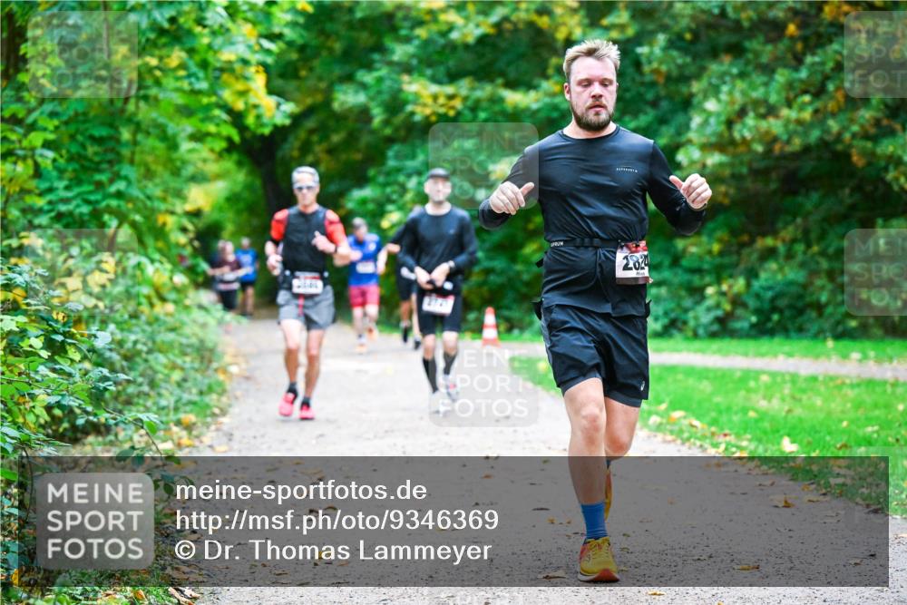 12.10.2025 - Bramfelder Halbmarathon 2025 Dr. Thomas Lammeyer http://msf.ph/oto/9346369 12.10.2025 10:19:52 Laufen 2824 meine-sportfotos.de