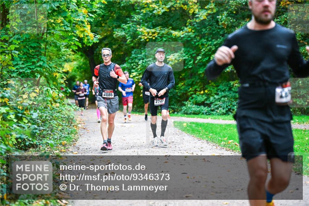 12.10.2025 - Bramfelder Halbmarathon 2025 Dr. Thomas Lammeyer http://msf.ph/oto/9346373 12.10.2025 10:19:53 Laufen 2685, 2604, 2747 meine-sportfotos.de