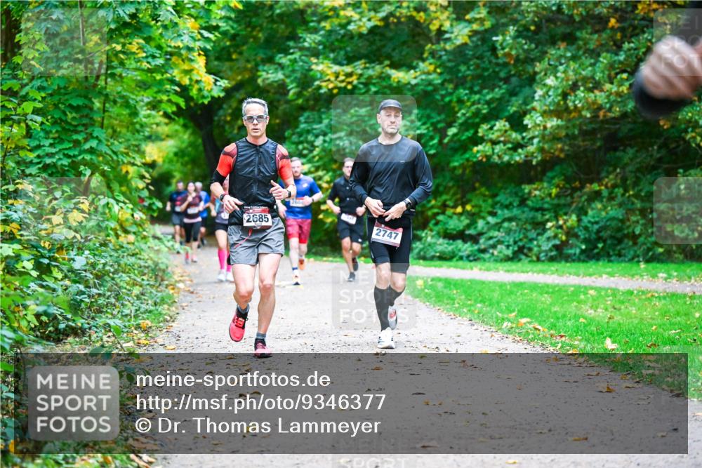 12.10.2025 - Bramfelder Halbmarathon 2025 Dr. Thomas Lammeyer http://msf.ph/oto/9346377 12.10.2025 10:19:53 Laufen 2685, 2747 meine-sportfotos.de