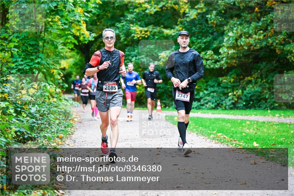 12.10.2025 - Bramfelder Halbmarathon 2025 Dr. Thomas Lammeyer http://msf.ph/oto/9346380 12.10.2025 10:19:54 Laufen 2685, 2747 meine-sportfotos.de