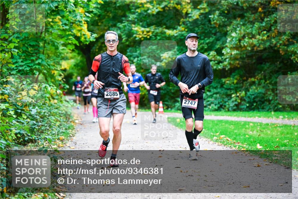 12.10.2025 - Bramfelder Halbmarathon 2025 Dr. Thomas Lammeyer http://msf.ph/oto/9346381 12.10.2025 10:19:54 Laufen 2685, 2747 meine-sportfotos.de