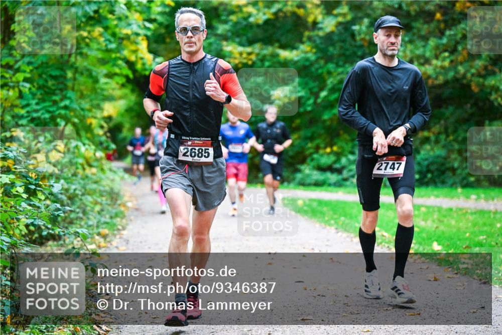 12.10.2025 - Bramfelder Halbmarathon 2025 Dr. Thomas Lammeyer http://msf.ph/oto/9346387 12.10.2025 10:19:55 Laufen 2685, 2747 meine-sportfotos.de