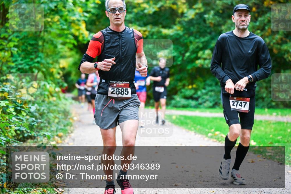12.10.2025 - Bramfelder Halbmarathon 2025 Dr. Thomas Lammeyer http://msf.ph/oto/9346389 12.10.2025 10:19:55 Laufen 2685, 2747 meine-sportfotos.de