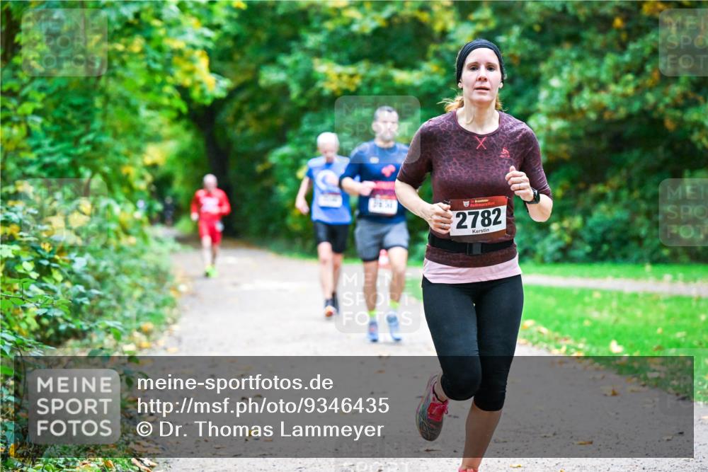 12.10.2025 - Bramfelder Halbmarathon 2025 Dr. Thomas Lammeyer http://msf.ph/oto/9346435 12.10.2025 10:20:02 Laufen 34, 2782 meine-sportfotos.de