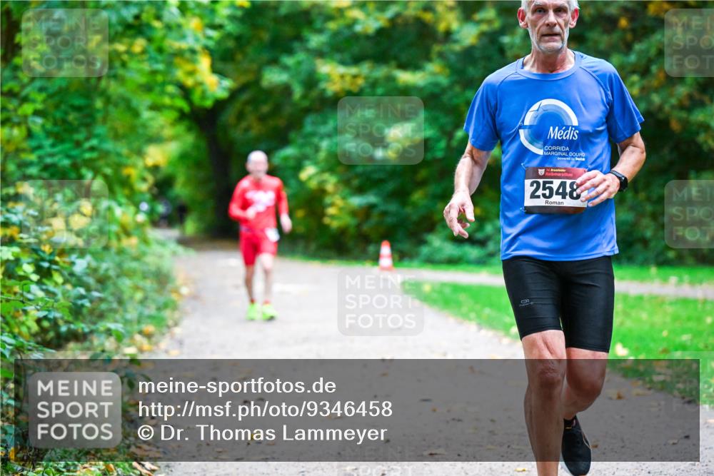 12.10.2025 - Bramfelder Halbmarathon 2025 Dr. Thomas Lammeyer http://msf.ph/oto/9346458 12.10.2025 10:20:06 Laufen 34, 2548 meine-sportfotos.de