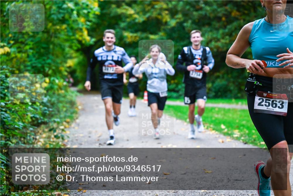 12.10.2025 - Bramfelder Halbmarathon 2025 Dr. Thomas Lammeyer http://msf.ph/oto/9346517 12.10.2025 10:20:30 Laufen 2563 meine-sportfotos.de